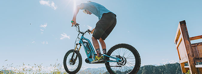 Electric scooters and downhill scooters