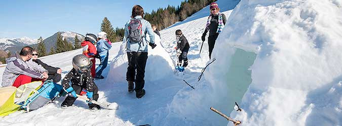 Igloo building