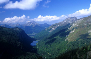 Lac de Montriond et Roc d'Enfer