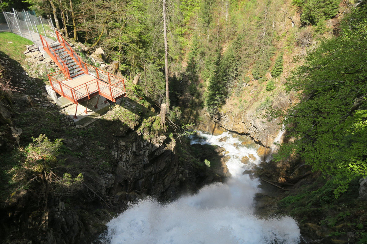 Ardent waterfall_Montriond - © Victor Demilly / Vallée d'Aulps Tourisme Ardent waterfall_Montriond