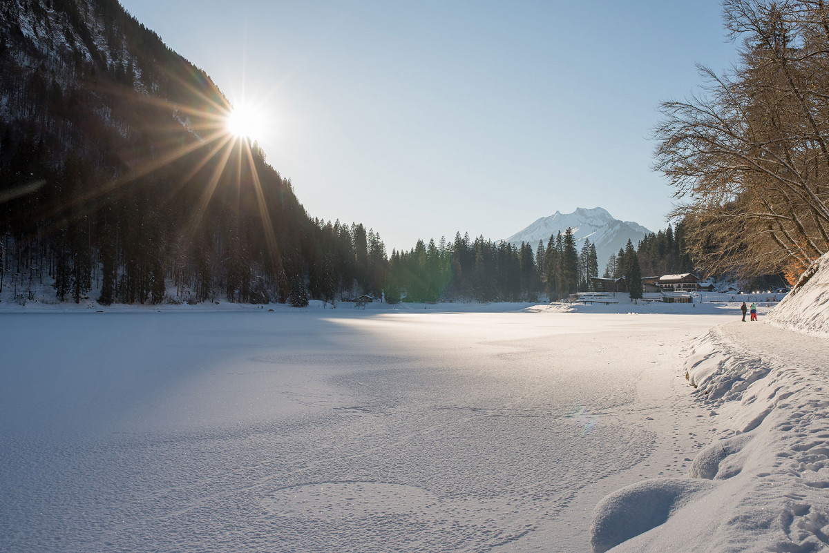 Le Lac de Montriond en hiver