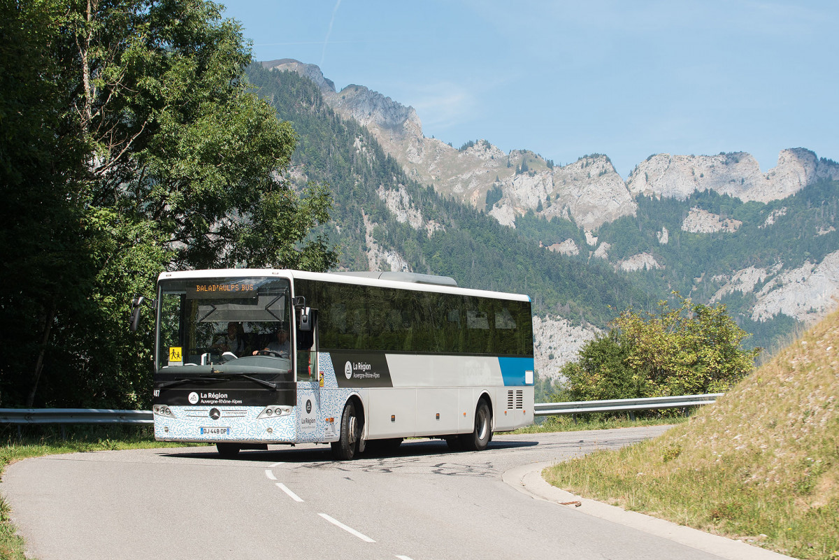 Balad'Aulps Bus et Mont Billiat en arrière plan