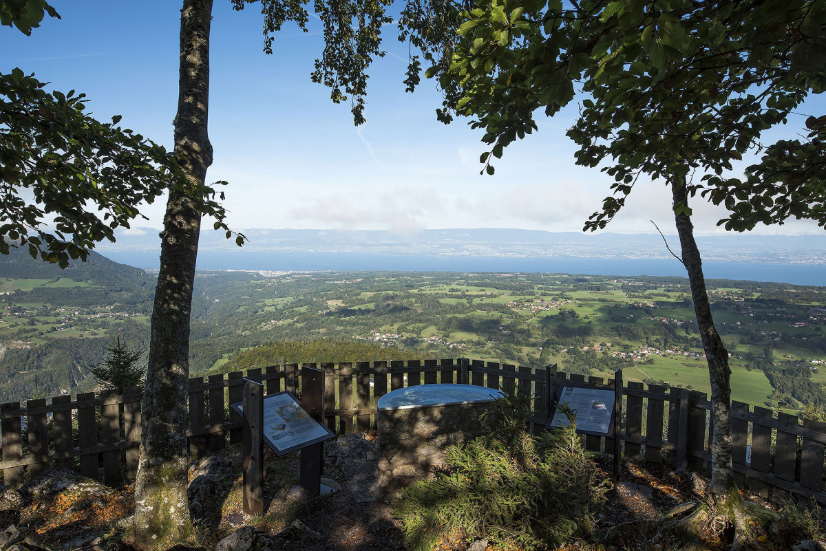 Table d'orientation et panneau au belvédère de Tréchauffé