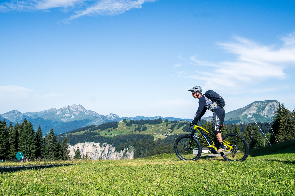 Sortie de ebike dans le brouillard