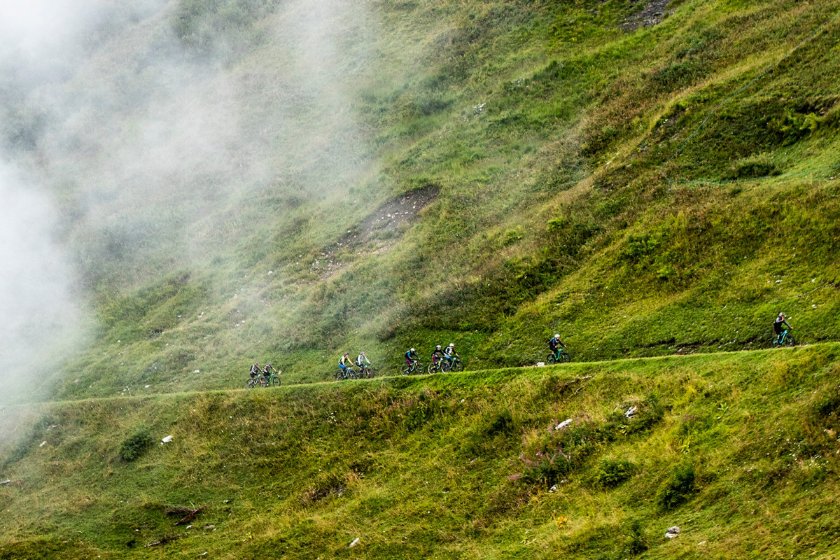 Sortie de ebike dans le brouillard