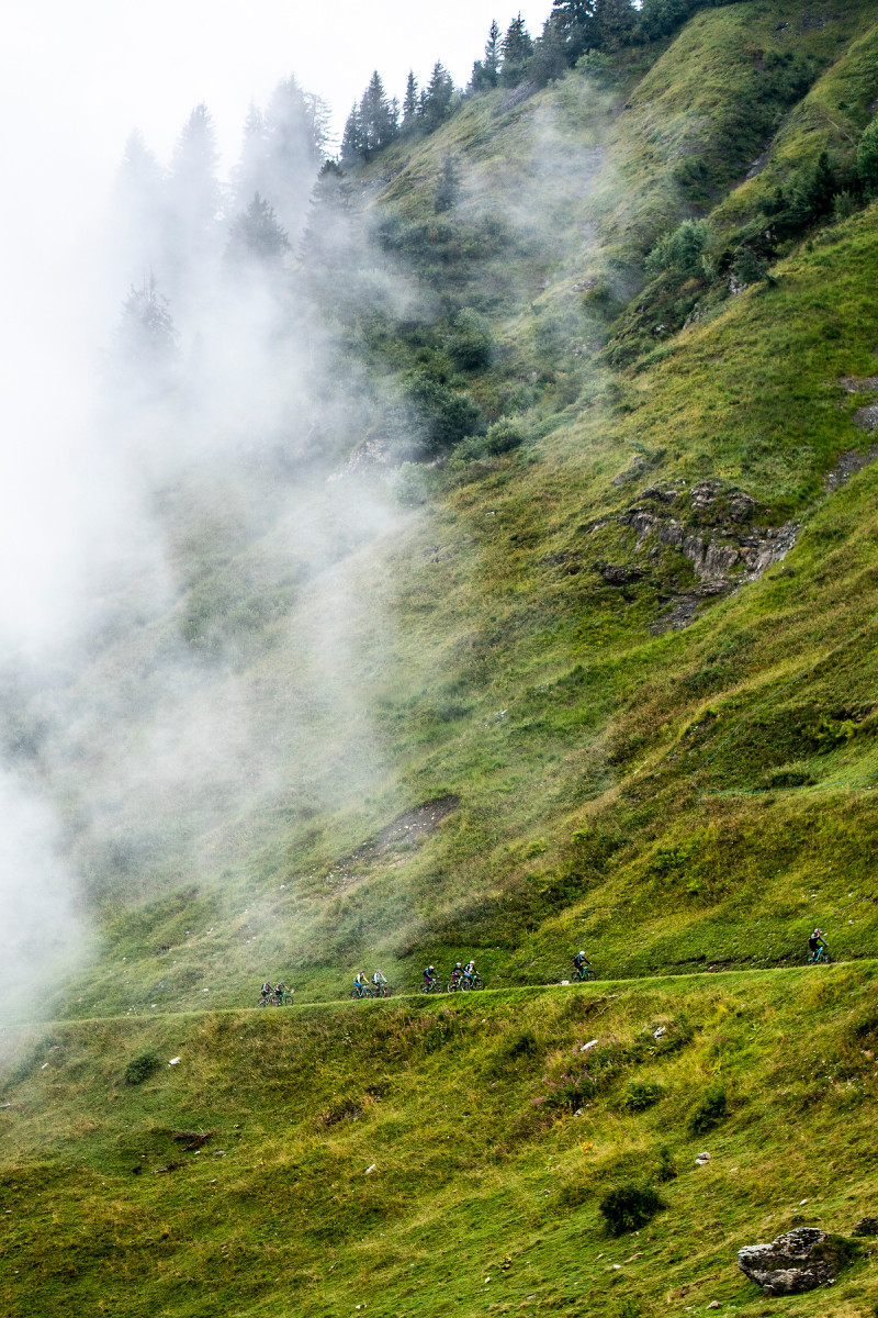 Sortie de ebike dans le brouillard