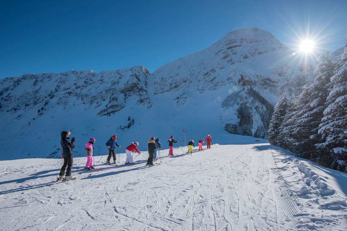 Children ski lesson at Saint Jean d'Aulps Roc d'Enfer