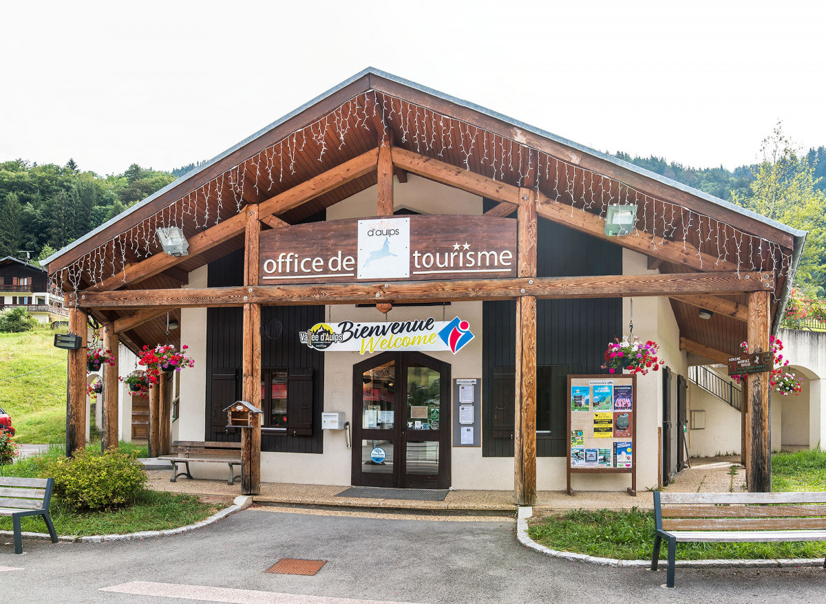 Bureau d'accueil de Saint Jean d'Aulps - © Yvan Tisseyre/OT Vallée d'Aulps Bureau d'accueil de Saint Jean d'Aulps