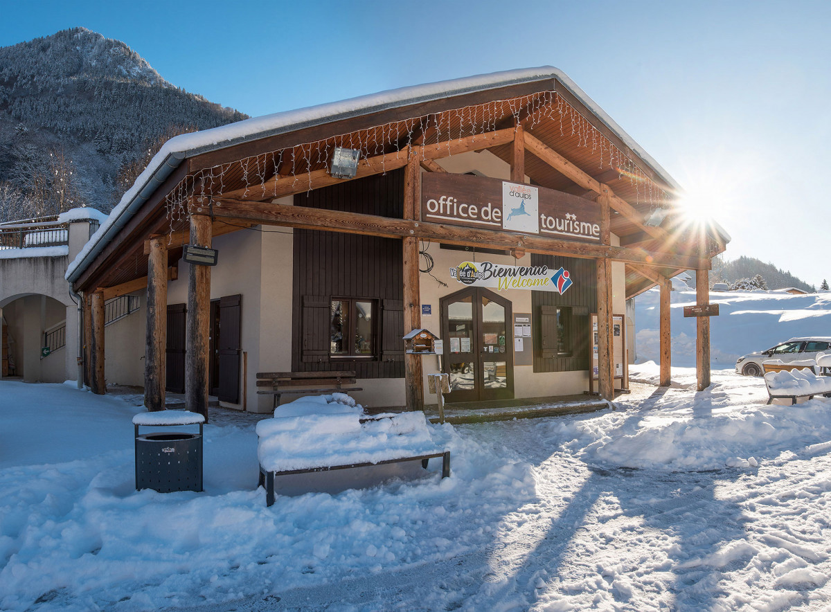 Bureau d'accueil de Saint Jean d'Aulps - © Yvan Tisseyre/OT Vallée d'Aulps Bureau d'accueil de Saint Jean d'Aulps