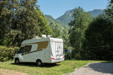 Places ombragées avec vue sur les montagnes