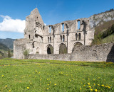 L'abbatiale d'Aulps et son cloître végétalisé