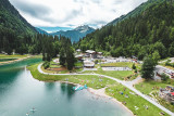 hôtel et lac