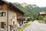 Habitat traditionnel et vue sur la Pointe de Nantaux