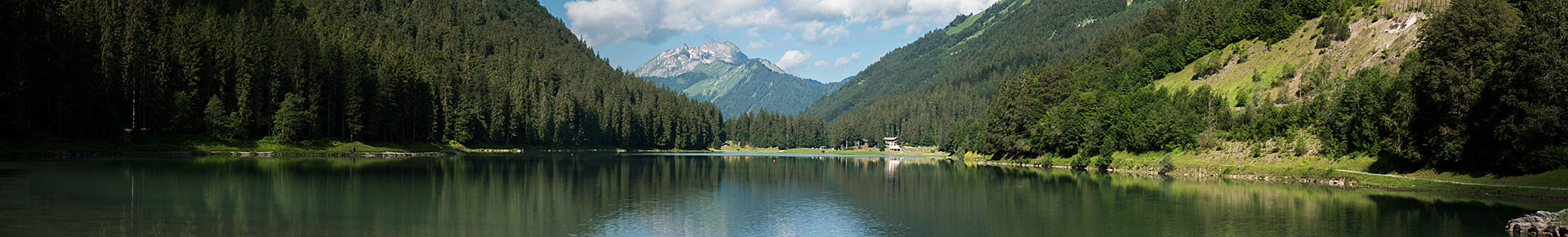 Lac de Montriond et Roc d'Enfer