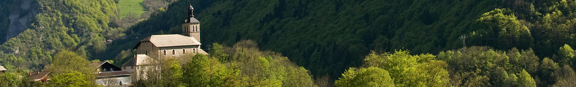 Le village de La Baume en été