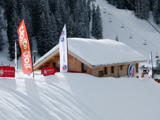 Le batiment de l'ESF Montriond les Lindarets