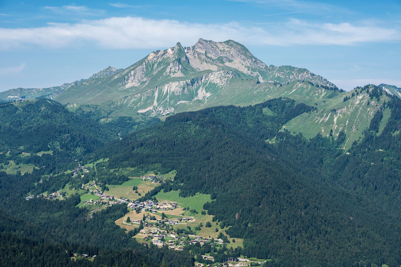 Village de La Côte d'Arbroz et Roc d'Enfer