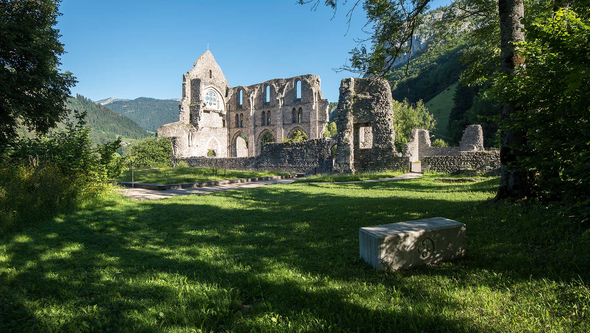 Abbaye d'Aulps : le cloitre