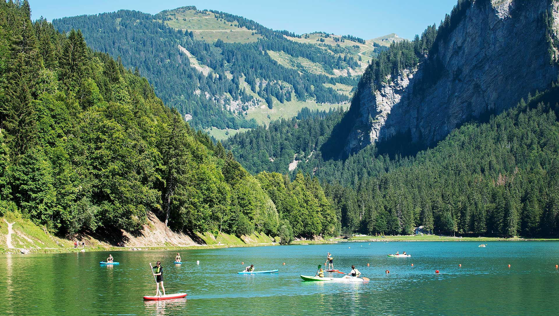 Canoe and paddle at Montriond Lake