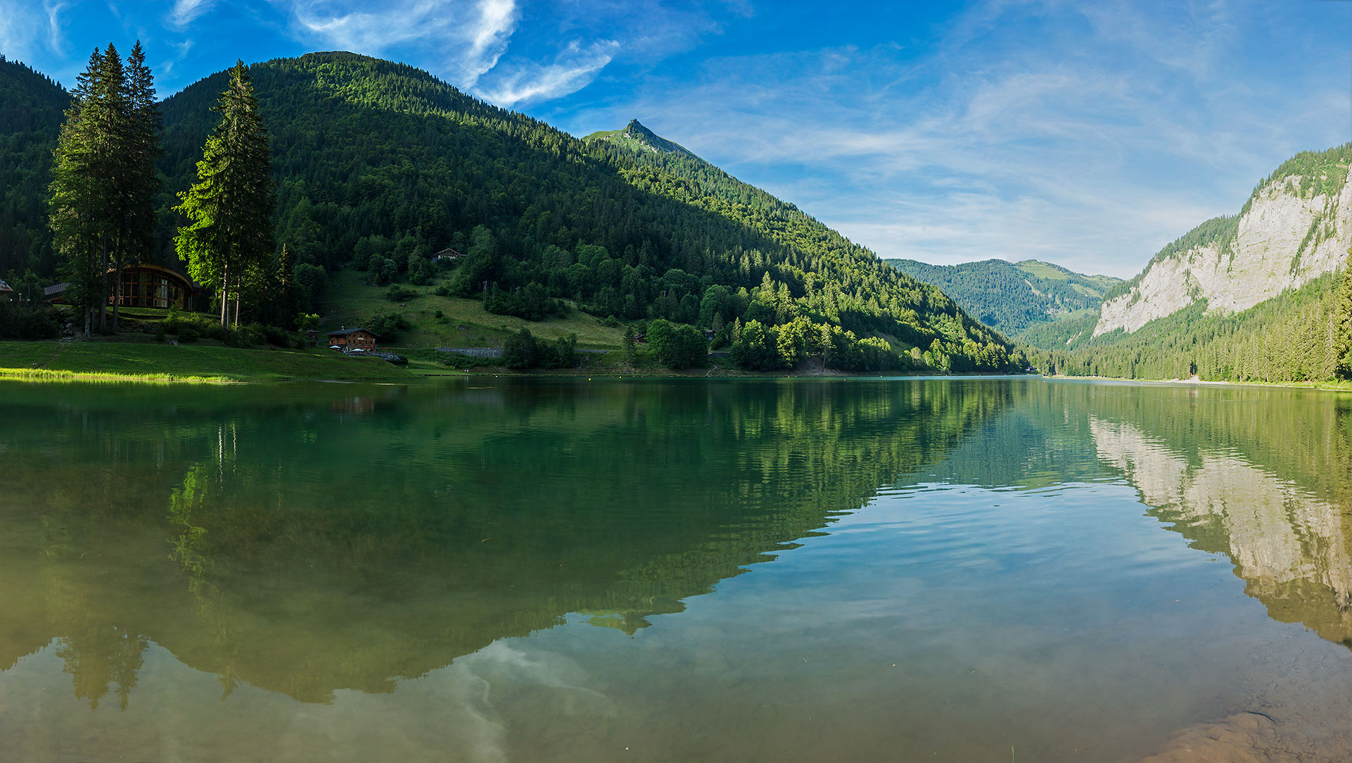 Lac de Montriond au printemps