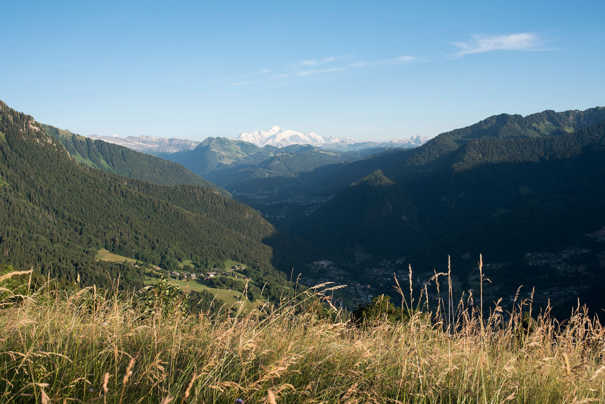 Le village de Saint Jean d'Aulps et le Mont-Blanc