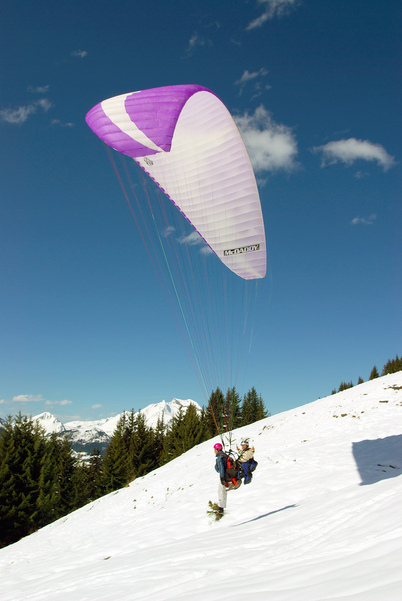 Ecole de parapente des PPS - © Yvan Tisseyre/OT Vallée d'Aulps Ecole de parapente des PPS