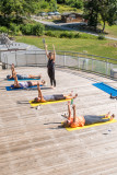 Yoga sur la terrasse surplombant le Lac de Montriond