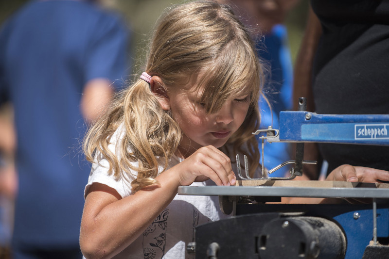 Initiation à la menuiserie pour les enfants au lac de Montriond