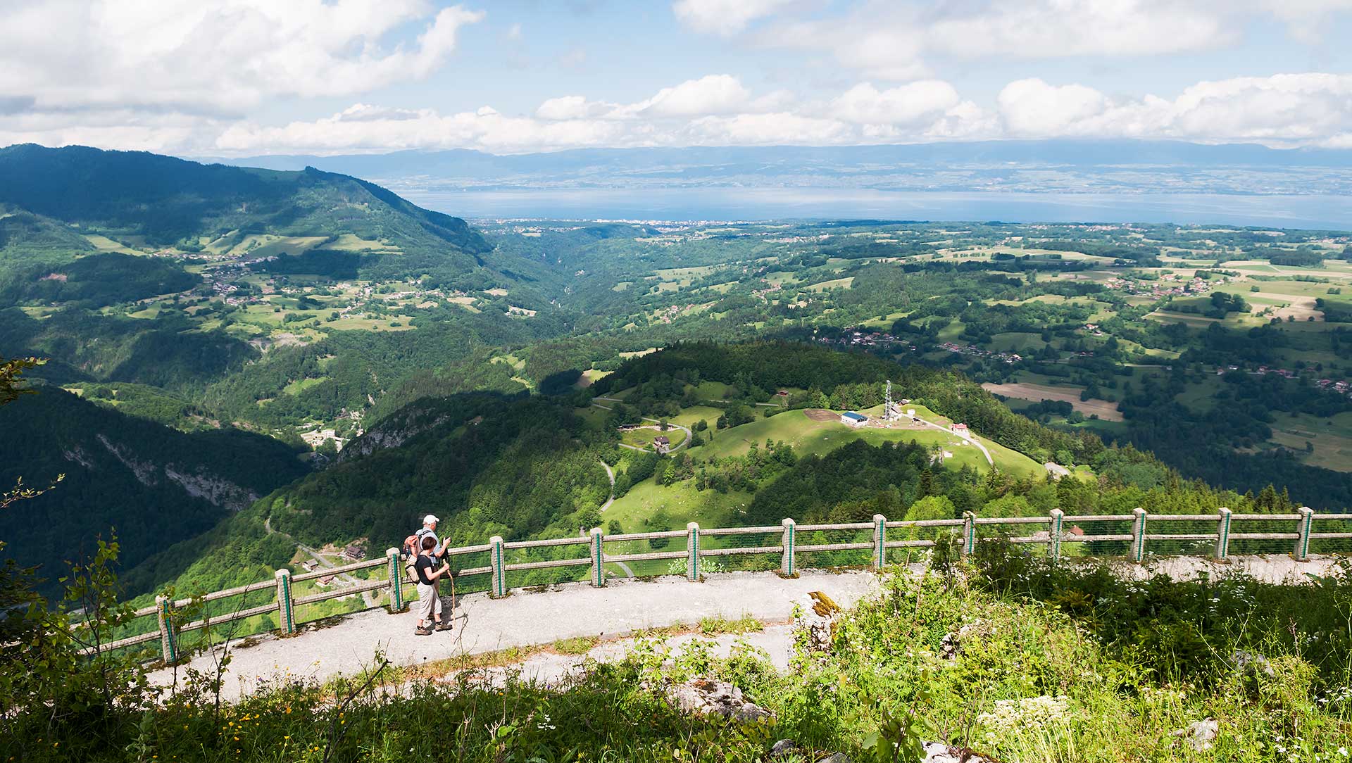 Vue sur le Lac Léman depuis le belvédère de Tréchauffé